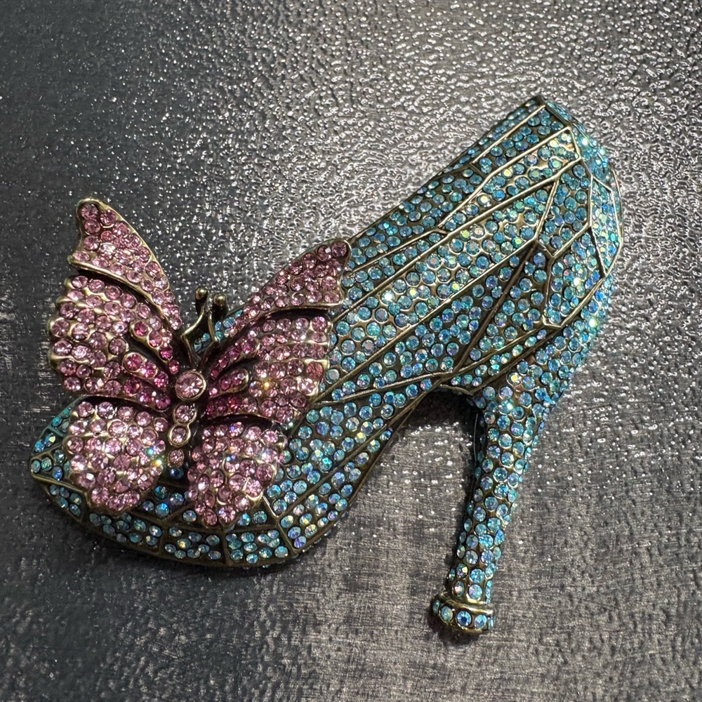 HEIDI DAUS VINTAGE “IF THE SHOE FITS” BROOCH